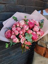 Букет розы в пальмах в Нижние Вязовые Букет цветов из: Розы в Нижние Вязовые