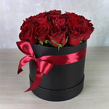Цветочная композиция из Розы в шляпной коробке в Нижние Вязовые