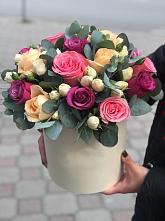 Цветочная композиция из Розы в шляпной коробке в Нижние Вязовые